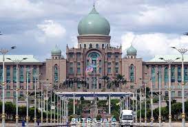 Dibantu oleh kejayaan ekonomi malaysia yang mencatat lebih dari 8% dan berkekalan selama 7 tahun, kerajaan barisan nasional telah. Majoriti Rakyat Malaysia Risau Situasi Ekonomi Negara Astro Awani