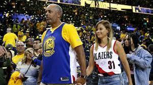 Seth curry (younger brother from same parents). Who S Your Curry Parents Of Steph Seth Get Creative In Support Of Nba Sons