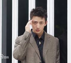 陸劇《月光變奏曲》改編自青浼的同名小說，是由張博昱執導，編劇邱婷、 朱琪執筆，虞書欣、丁禹兮領銜主演，本劇講述編輯初禮與作者晝川共同成長的故事，本劇于 2020 年 10 月 10 日開機。 預計於 2021 年上半年在愛奇藝播出。 æœˆå…‰è®Šå¥æ›² é™¸åŠ‡ åŠ‡æƒ…ç°¡ä»‹ äººç‰©ä»‹ç´¹ è¿½åŠ‡å®¢å»³ å…ƒé»žæ–‡å‰µ4cbook ç—žå®¢é‚¦