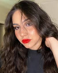 Sara Usman's Instagram, Twitter & Facebook