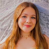 Abigail Bouchard's Instagram, Twitter & Facebook