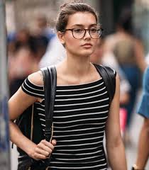 Pin By Archu On Archu Jessica Clement Girls With Glasses Fashion