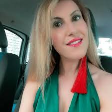 L'amicizia è un dono raro, e per questo prezioso. È nutrimento, orizzonte,  complicità, promessa reciproca, incontro profondo, sguardo intimo, respiro  simultaneo. A differenza della parentela, non è sangue, ma libertà. A  differenza