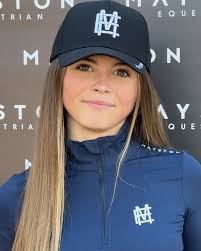 Claudia Groves's Instagram, Twitter & Facebook