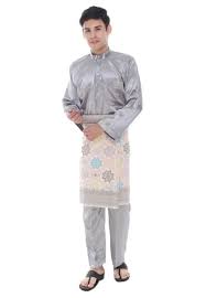 Baju melayu ini juga tidak mempunyai pesak pada bahagian sisi kiri & kanan baju. 5 Ragam Pakaian Melayu Dan 8 Rekomendasi Yang Apik Untuk Dikenakan Di Acara Spesial