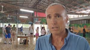 Patrick McGoey and ADI de Playa Sámara are excited and thankful for  Asociación CREAR and Travel For Teens for painting the Community Center!