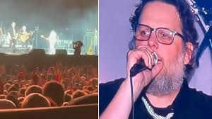 Karl Tremblay et les Cowboys Fringants nous offrent le moment le plus  touchant de l'histoire du FEQ