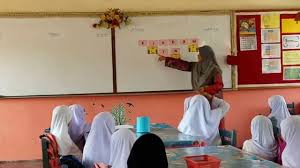 Kurikulumnya digubal khas bagi mencapai objektif. Pengajaran Bahasa Arab Youtube