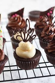 Easy Chocolate Cupcake Decorating Handle The Heat Gourmet Chocolate Gourmet Cupcakes Chocolate Toppers