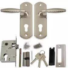 Umumnya handle pintu frameless berukuran cukup panjang bisa 60 cm atau lebih tergantung dari ukuran pintu dan desainnya. Jual Plaza Handle Pintu Classic Stainless Steel Gagang Pintu Stainless Handle Pintu Kayu Klasik Handle Motif Bintik Plaza Store