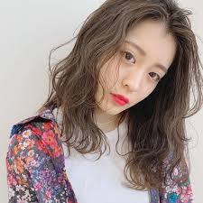 黒髪だってミディアムレイヤーで脱マンネリ 2020年冬おすすめスタイルまとめ hair 髪色 暗め 黒髪パーマ ミディアムヘア