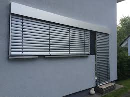 Sie ermöglichen, dass der wärmedurchlass von außen in das rauminnere minimiert wird und gleichzeitig der lichtdurchlass. Raffstoreanlagen Mit Aluminium Blende Vom Sonnenschutz Fachbetrieb Aus Gutersloh Und Owl Pun Aussenjalousien Sonnenschutz Fenster Aussen Sonnenschutz Fenster