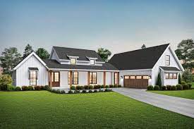 Plan 69760am 3 Bed Modern Farmhouse Plan With 2 Car Courtyard Entry Garage Modern Farmhouse Plans Farmhouse Plans Farmhouse Style House Plans