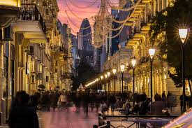 Limita al este con el mar caspio, al norte con rusia, al noroeste con georgia, al oeste con armenia y al sur con irán. Viajar A Azerbaiyan Lonely Planet