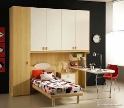 Kırmızıyı yatak odasında her şekilde kullanabilirsiniz. Kirmizi Beyaz Temali Genc Odasi Fikirleri Dekorasyon Rehberi