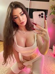 Laurel Jeune - OnlyFans leaks