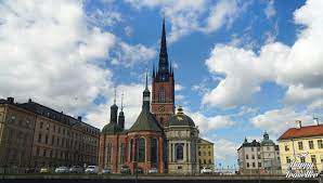 Τα μινωικά ερείπια στα μάλια μπορεί αν μην είναι τόσο γνωστά, όπως η κνωσός, αλλά σίγουρα είναι πιο ήσυχα, παρά την έντονη φήμη της ομώνυμης πόλης.εδώ θα βρείτε πολλά μνημεία για εξερεύνηση, όπως τα ερείπια ενός. Stokxolmh H Megalyterh Polh Ths Soyhdias Happy Traveller