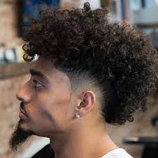 Coupe cheveux bouclés homme hair pinterest. 1001 Idees Cheveux Boucles Homme Notre Grain De Sel En Tuto Styles De Coiffures Coupe De Cheveux Coiffure