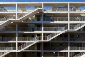 Epingle Par Sebastien Gueniot Sur Fata Morgana Logement Social Logement Escalier Exterieur