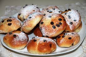 Ottimi per la colazione o per la merenda. Panini Al Latte Con Granella Di Cioccolato Panini Al Latte