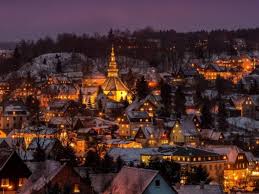 Der virologe christian drosten soll schon bald einen platz im museum erhalten: Mit Drosten Als Rauchermannchen Trotz Corona Warum Besucher Einen Weihnachtsmarkt In Sachsen Sturmen Svz De