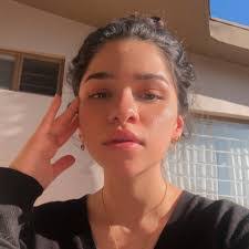 Laura Velez's Instagram, Twitter & Facebook