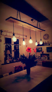 Dafür musst du noch ein paar kleine haken von unten ins holz schrauben. Lamp For The Dining Table Itself Built From Old Board Board Built Dining Itself Table Lampen Esszimmer Lampen Wohnzimmer Lampe Selber Bauen