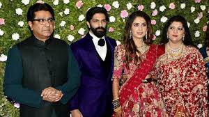 Watch uddhav thackeray wife's rashmi thackeray at azure apple store launch | viralbollywood company : Another Big Bash Wedding Mns Chief Raj Thackeray S Son Amit Thackeray With His Girlfriend Mitali Borude Newstrack English 1