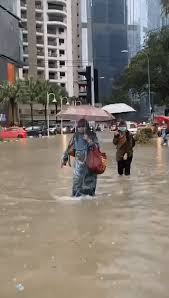 Interaction between flood and weather in malaysia. Kl Flash Floods Cause Massive Traffic Jams On 1st Day Of Ramadan Heavy Rain Even Shatters Glass Windows