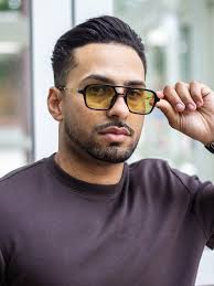 Siga @rvglasses_ Modelo JOSH Compre seu solar com a @rvglasses_ Faça seu  orçamento, solicite seu catálogo. Criamos sua marca a partir de 10 óculos.  A GRAVAÇÃO É GRÁTIS !!! Me chama no Direct 👇🏼👇🏼