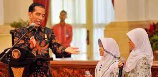 Ini adalah makna yang baik kalau kita alami dalam mimpi, karena menurut para ahli hal tersebut menandakan akan arti mimpi bertemu presiden, menteri, atau gubernur secara langsung. Arti Mimpi Bertemu Presiden Menurut Primbon Dan Psikolog