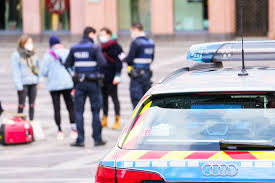 Inzidenz zwischen 100 und 50. Corona Nrw Kontaktbeschrankungen Gelten Jetzt Auch Zu Hause