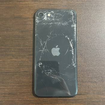 iPhoneの背面パネル交換とは？最近増えている背面割れと修理についてを解説 - iPhone修理・iPad修理 スマートクール イオンモール草津店
