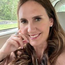 Michelle Crago's Instagram, Twitter & Facebook