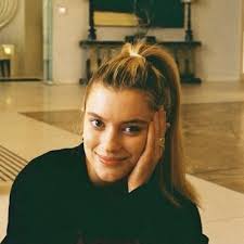 Nancy Alvaro (@alvzz_rastro77)