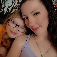 Carol Hysell's Instagram, Twitter & Facebook