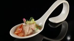 The Taste Geraucherte Makrele Auf Roh Marinierten Tomaten Und Babyfenchel Rezept Geraucherte Makrele Marinierte Tomaten Makrele