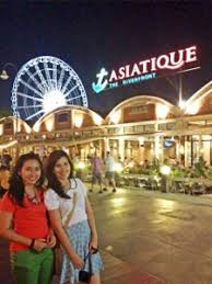 Dunia malam pattaya bangkok bisa dinikmati dengan lebih mudah dan penuh sensasi pada saat anda berjalan kaki menulusuri setiap langkah di tempat ini. The Traveling Cow Bangkok Trip Asiatique Riverfront Belanja Makan Dan Hiburan