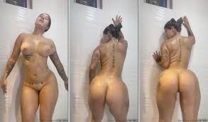 Cavala Valeria Castañeda Rebolando Rabinho Perfeito Embaixo Do Chuveiro -  Cnn Amador