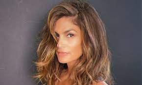 Vor 2 tagen · sharvari gets inspired by american supermodel cindy crawford for her latest photoshoot bollywood news: Cindy Crawford Proves She S Aging Backward In A Recent Photoshoot