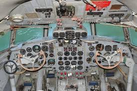 Bei der konstruktion wurde besonderer wert auf einen erhöhten anteil von verbundwerkstoffen an der gesamtkonstruktion gelegt, um die leermasse zu senken und die wirtschaftlichkeit zu erhöhen. Cockpit Ilyushin Il Photos Free Royalty Free Stock Photos From Dreamstime