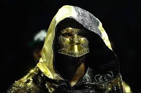 Deontay wilder gold jewelled mask boxing. Hal Rudnick No Twitter Heavyweight Boxer Deontay Wilder Wore This Mask Into The Ring Last Night Like He Was Going To The Orgy In Eyes Wide Shut Fidelio Kubrick Https T Co Jrkamcoz8f