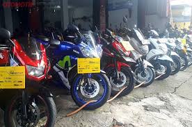 Motor motor seperti pabrikan honda yamaha dan suzuki bisa menjadi koleksi anda ketika anda membeli motor bekas dengan harga murah di kota kalau anda sudah masuk ke situs ini anda bisa cek beberapa informasi yang tersedia disini untuk melihat motor bekas dengan harga murah yang di. Cbr 150r R15 Sampai Gsx 150 R Bekas Motor Sport Gagah Harga Di Bawah Rp 15 Juta Gridoto Com