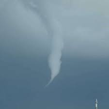 Find the perfect tornado deutschland stock photos and editorial news pictures from getty images. Unwetter Tornado In Deutschland Dachteile Uber Mehrere 100 Meter Durch Die Luft Gewirbelt Welt