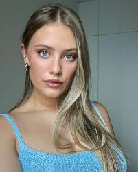 Georgia Knox's Instagram, Twitter & Facebook