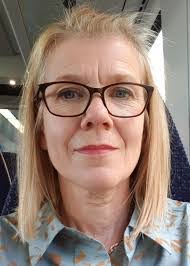 Karen Mundy's Instagram, Twitter & Facebook