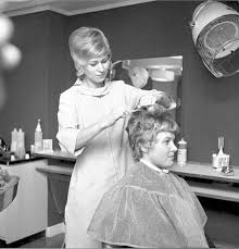 8 of best blow dries at a hair salon near me. Skaermbillede 2017 03 02 Kl 18 56 03 Vintage Hair Salons Vintage Beauty Salon Retro Hairstyles