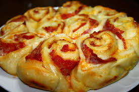 Tempo 20 minuti quando prepararle secondo preparazione 1.lavate gli spinaci e le patate, pelate le seconde e cuocete entrambi in una pentola. Ricetta Torta Di Rose Con Salame Piccante
