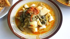 Sajikan bersama lontong, telur rebus, sambal dan taburi kelapa sangrai dan bawang goreng. Berkuah Gurih Pedas 5 Ketupat Sayur Ini Selalu Bikin Nagih