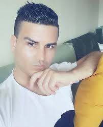 İngiltere'den özel olarak getirildiği öğrenilen kuaför, futbolcularımıza yeni imaj kazandırdı. Asist Analiz On Twitter Adanali Ronaldo Nun Son Hali Bir Donem Cristiano Ronaldo Ya Benzerligi Ile Gundeme Gelen Ve Yildiz Oyuncuyla Bir Araya Gelerek Forma Hediyesi Alan Gokmen Akdogan In Son Hali Https T Co Y1yae6creu